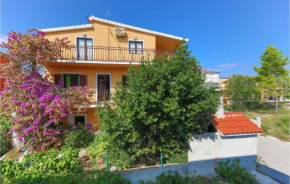 Nice Apartment In Okrug Donji With Kitchen